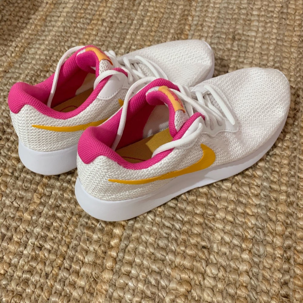 Nike Tanjun Running Sneakers size US 7.5